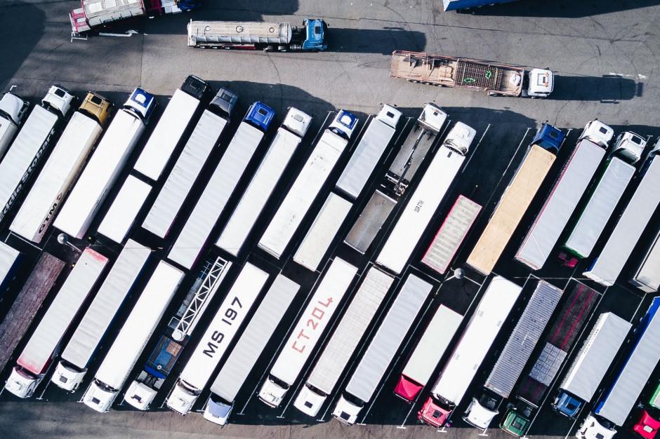 Brexit a polskie firmy transportowe; fot. unsplash.com Tysiące firm transportowych z Polski wciąż czeka na prawdziwe oblicze Brexitu