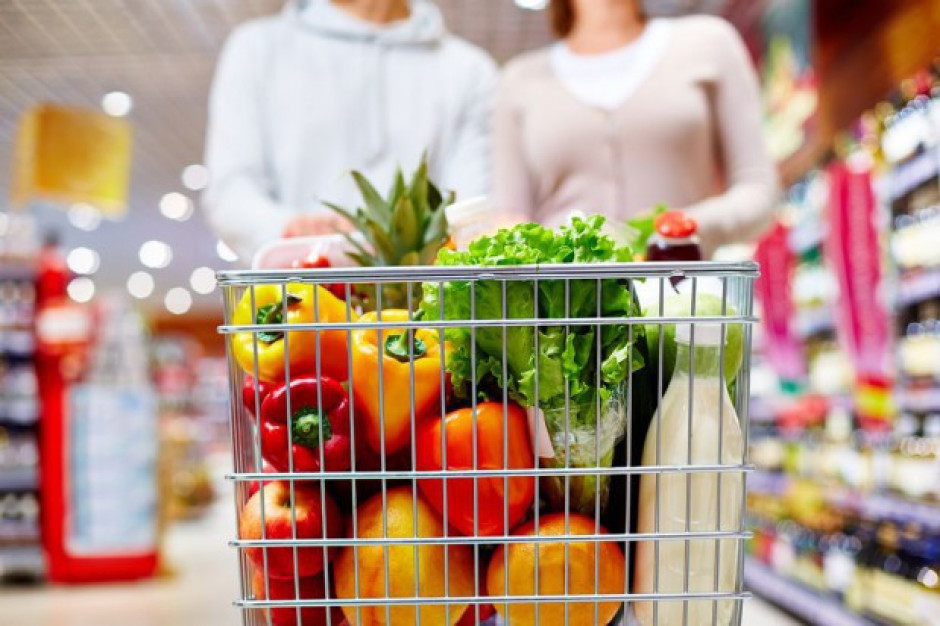 Sieci handlowe nie dbają o ekspozycję owoców i warzyw/ fot. shutterstock Niektóre sieci handlowe nie traktują owoców z należytą starannością