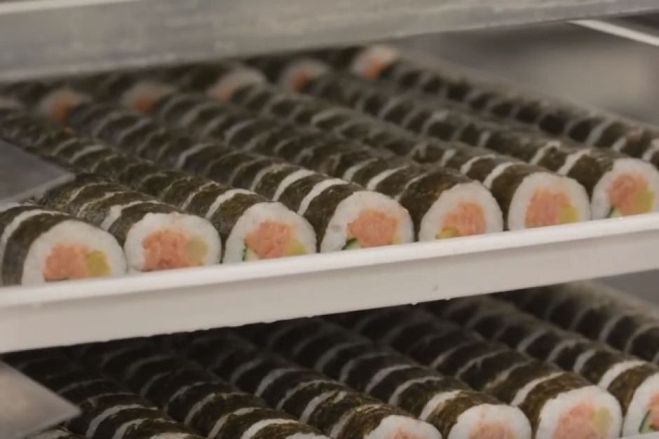 Sushi Factory stawia na dania dla wegetarian, dania gotowe i do spożycia "w biegu", fot. za YouTube Sushi Factory stawia na dania gotowe i zestawy dla wegetarian