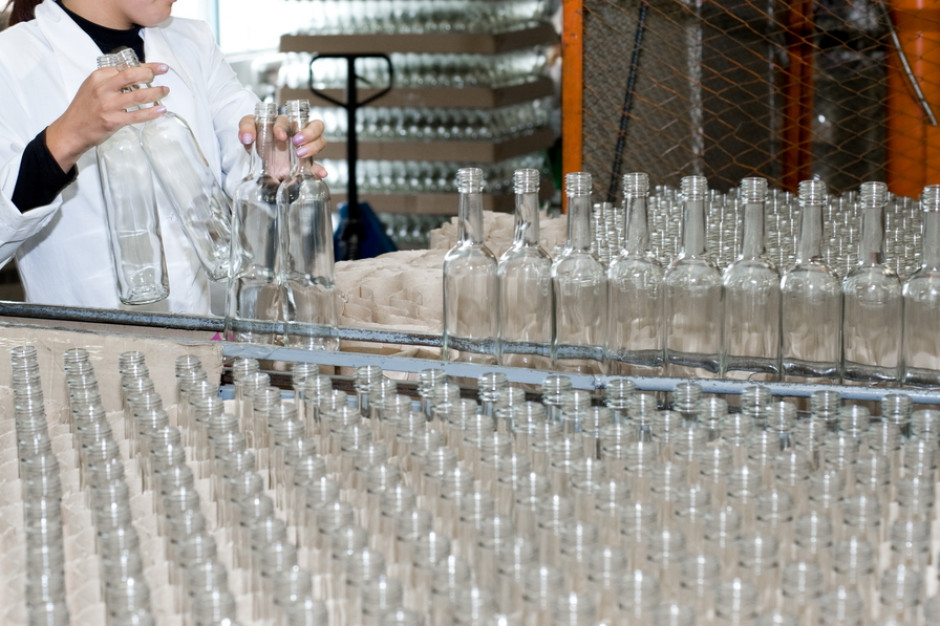 W ujęciu miesięcznym produkcja wódki w styczniu 2020 spadła wobec grudnia 2019 r aż o 34,3 proc. fot. Shutterstock Produkcja wódki mocno spadła w styczniu 2020 r. po silnej końcówce 2019 r.
