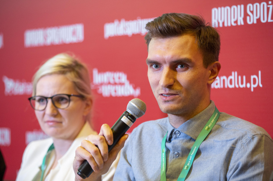 Jedzenie zamienników mięsa staje się nową normalnością - przekonuje Maciej Otrębski z Roślinnie Jemy, fot. PTWP Roślinnie Jemy: Zamienniki mięsa przestają być fanaberią dla grupki szalonych wegan