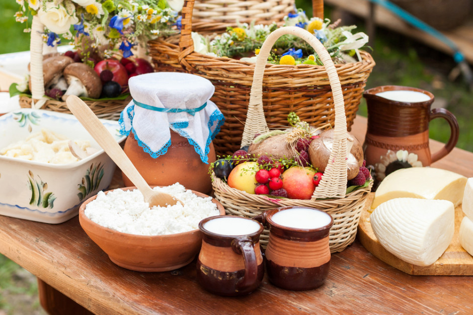 Polacy wydali na te produkty w ubiegłym roku za 620 mln zł fot. Shutterstock Polski koszyk produktów bio to m.in. nabiał, produkty dla dzieci, mleka roślinne i wódka (raport)