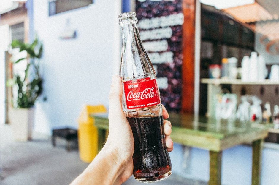 Coca-Cola aktywnie wspiera kobiety, fot. unsplash Coca-Cola działa na rzecz zróżnicowania i aktywnie wspiera kobiety w rozwoju zawodowym i osobistym