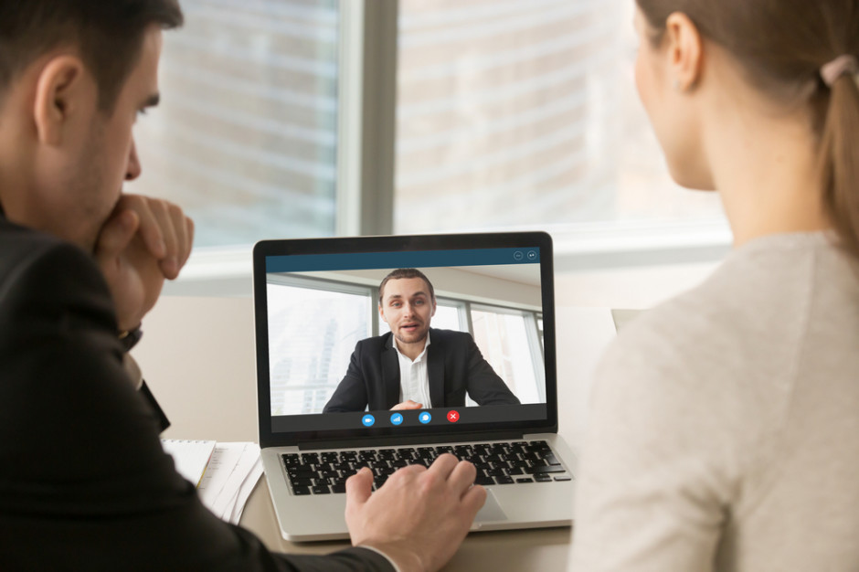 Koronawirus: Firmy przechodzą na pracę zdalną, fot. shutterstock Koronawirus: Firmy przechodzą na pracę zdalną. Jakie wyzwania czekają pracodawców?