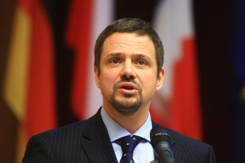 Prezydent Warszawy apeluje do mieszkańców o stosowanie się do zakazu, fot. PTWP Warszawa wprowadza zakaz spożywania alkoholu na bulwarach wiślanych