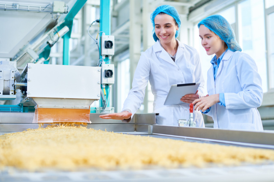 Kontrole mają zapewnić, że produkowane artykuły rolno-spożywcze są bezpieczne i odpowiedniej jakości handlowej fot. Shutterstock MRiRW: mimo epidemii żywność trzeba kontrolować