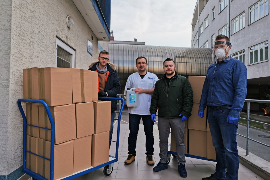 Pierwsza ze zrzeszonych w VAP firm przekazała płyny do dezynfekcji szpitalowi w Kielcach