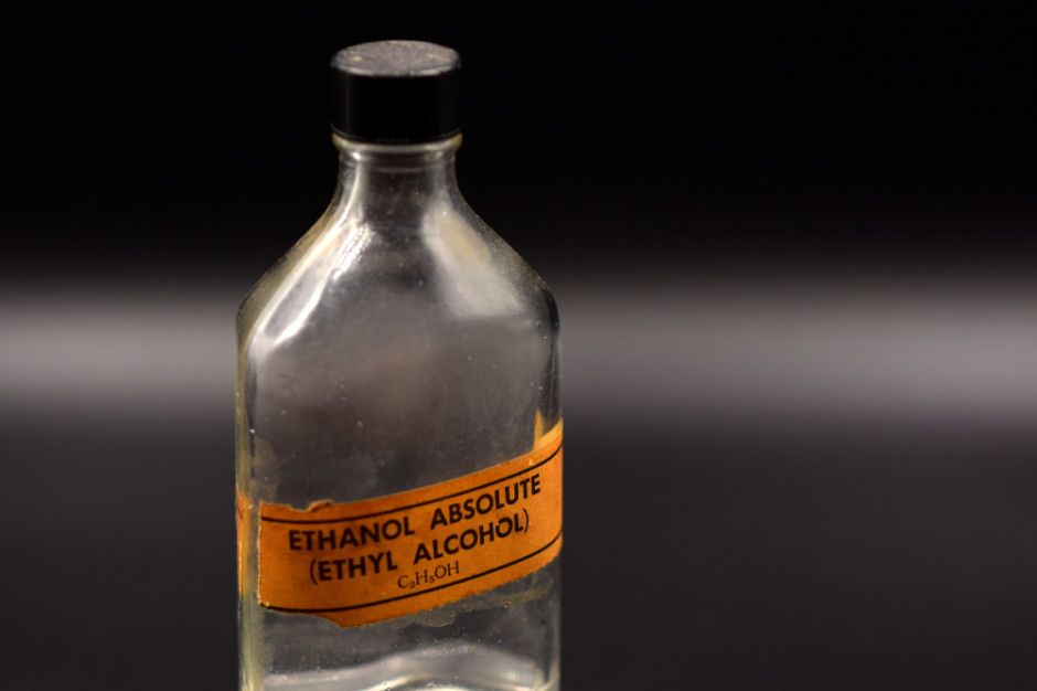 Alkohol etylowy do produkcji środków biobójczych wciąż zwolniony z akcyzy, fot. shutterstock Przedłużono zwolnienie z akcyzy alkoholu etylowego użytego do produkcji środków biobójczych