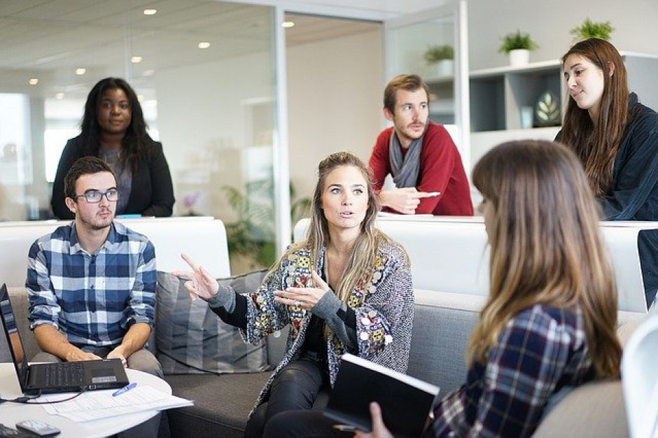 Dofinansowanie wynagrodzeń pracowników do wysokości 40 proc. przeciętnego miesięcznego wynagrodzenia i uelastycznienie czasu pracy dla firm w kłopotach fot. pixabay.com/Free-Photos Tarcza antykryzysowa: Dofinansowanie zatrudnienia