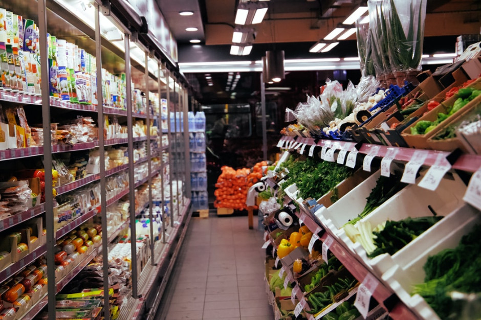 Auchan, Carrefour i Kaufland wygrywają ranking dostępności produktów roślinnych w sklepach w Polsce
