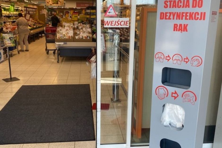 Grupa Muszkieterów uruchamia w sklepach stacje do dezynfekcji rąk, fot. materiały prasowe Grupa Muszkieterów uruchamia w sklepach stacje do dezynfekcji rąk