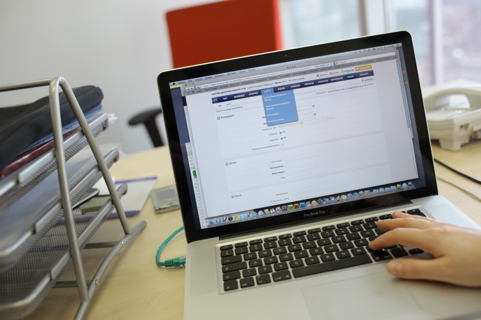 Mężczyźni częściej niż kobiety padają ofiarami cyberprzestępstw - wynika z najnowszego badania firmy NordPass, fot. PTWP Mężczyźni częściej padają ofiarami cyberprzestępstw (badanie)