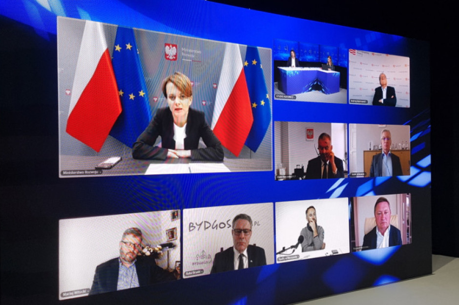 Jadwiga Emilewicz: Potrzeba redefinicji roli państwa w gospodarceJadwiga Emilewcz podczas Okrągłego Stołu Gospodarczego w trakcie EEC Online, fot. PTWP Emilewicz na EEC: przepisy tarczy dla samorządów być może już na początku czerwca