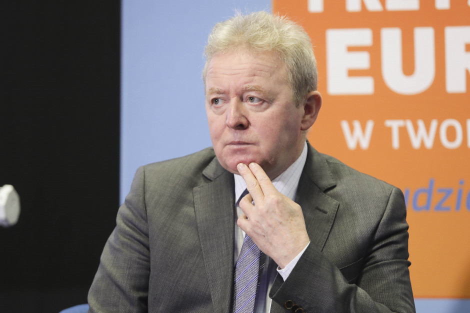 Nowa propozycja budżetowa Komisji Europejskiej zakłada, że Polska otrzyma ok. 2 mld euro więcej na rolnictwo w porównaniu do poprzedniego projektu - powiedział w Brukseli komisarz ds. rolnictwa Janusz Wojciechowski, fot. PTWP Wojciechowski: W nowej propozycji Komisji 2 mld euro więcej na polskie rolnictwo