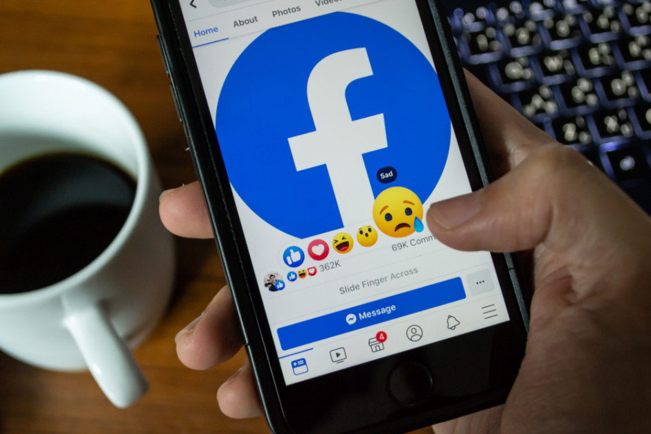 Facebook zweryfikuje właścicieli "podejrzanie" popularnych kont. fot. shutterstock Facebook zweryfikuje tożsamość osób prowadzących popularne profile