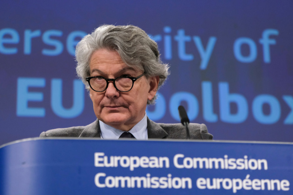 Unijny komisarz ds. rynku wewnętrznego Thierry Breton, fot. Alexandros Michailidis / Shutterstock.com KE proponuje nowy fundusz do inwestowania w strategiczne spółki osłabione pandemią