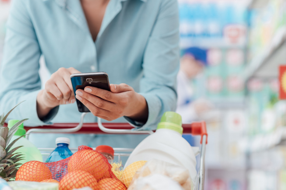 Nielsen: W sklepach spadek sprzedaży produktów czekoladowych i wody