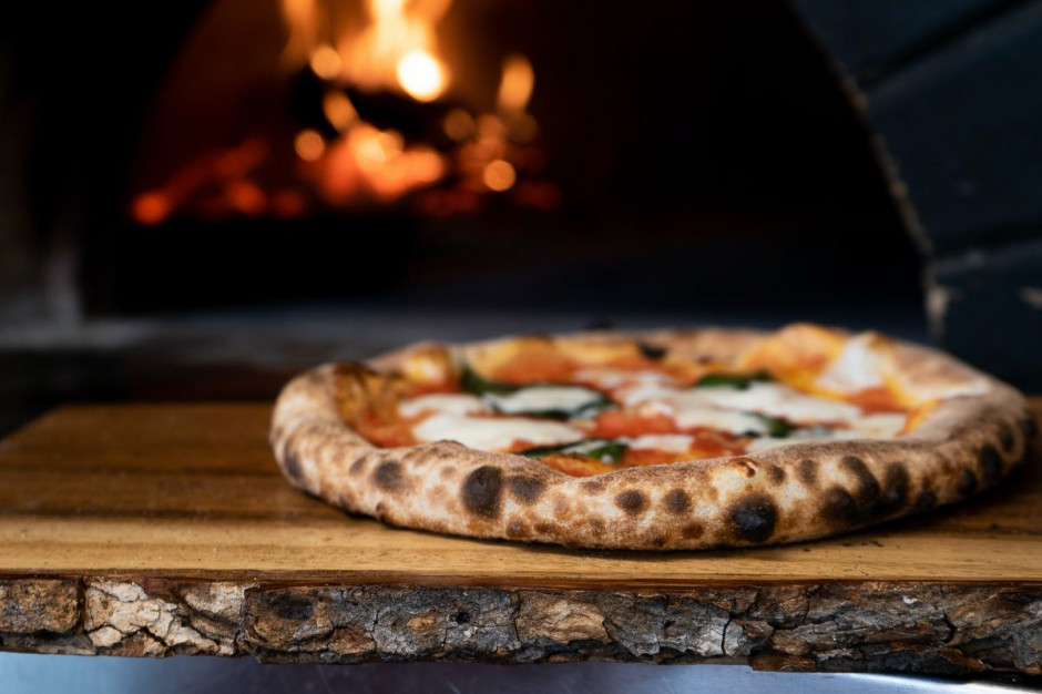 Protest stowarzyszenia neapolitańskich piekarzy pizzy; fot. unsplash.com Prawdziwa włoska pizza także z pieca elektrycznego?