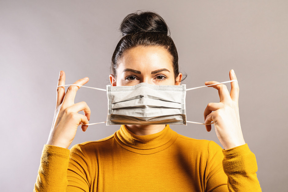 Noszenie masek jest kluczowe dla powstrzymania epidemii COVID-19 - apelują specjaliści. fot. shutterstock Naukowcy: Noszenie masek kluczowe dla powstrzymania epidemii COVID-19
