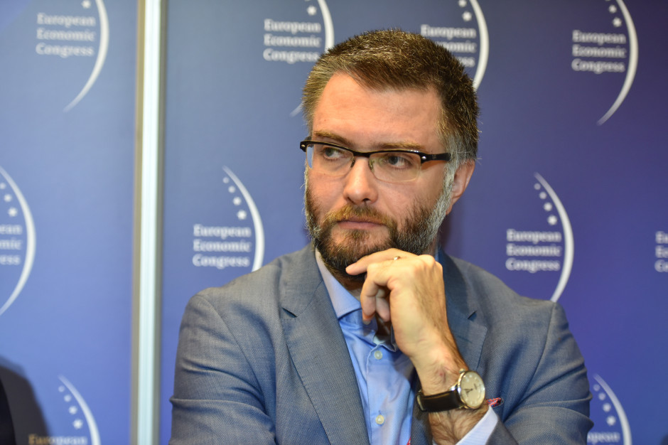 Gospodarka przestawiła się w sposób szokowy na cyfrowe tory - mówił we wtorek podczas Europejskiego Kongresu Gospodarczego Jan Staniłko z Ministerstwa Rozwoju. fot. PTWP Staniłko, MR na EEC Online: Poziom zainteresowania przedsiębiorców cyfryzacją jest zaskakujący