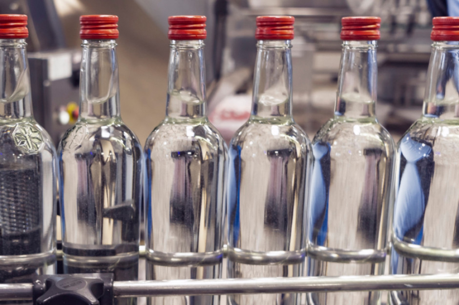 Produkcja wódki spadła w maju 2020 roku w ujęciu miesięcznym (wobec kwietnia 2020) wzrosła o 5,0 proc. fot. Shutterstock Światełko w tunelu? Produkcja wódki spadła w ciągu 5 miesięcy 2020, ale w maju był wzrost
