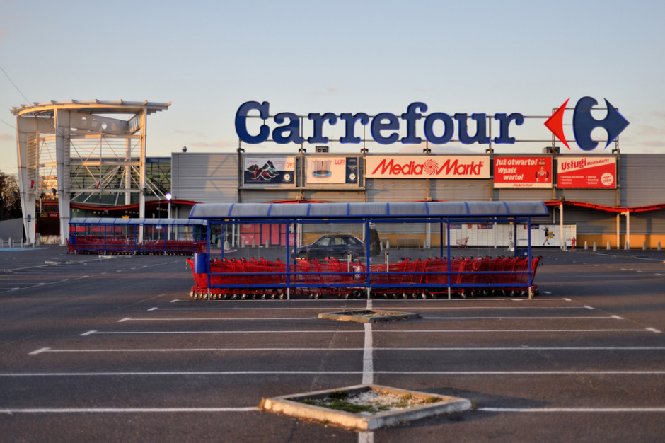 Carrefour rozpoczął testy nowej usługi Tank&Go, fot. shutterstock Carrefour rozpoczął testy nowej usługi Tank&Go