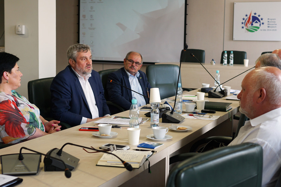 Spotkanie ministra rolnictwa z Radą Federacji Branżowych Związków Producentów Rolnych Minister rolnictwa apelował do organizacji rolniczych o większą aktywność