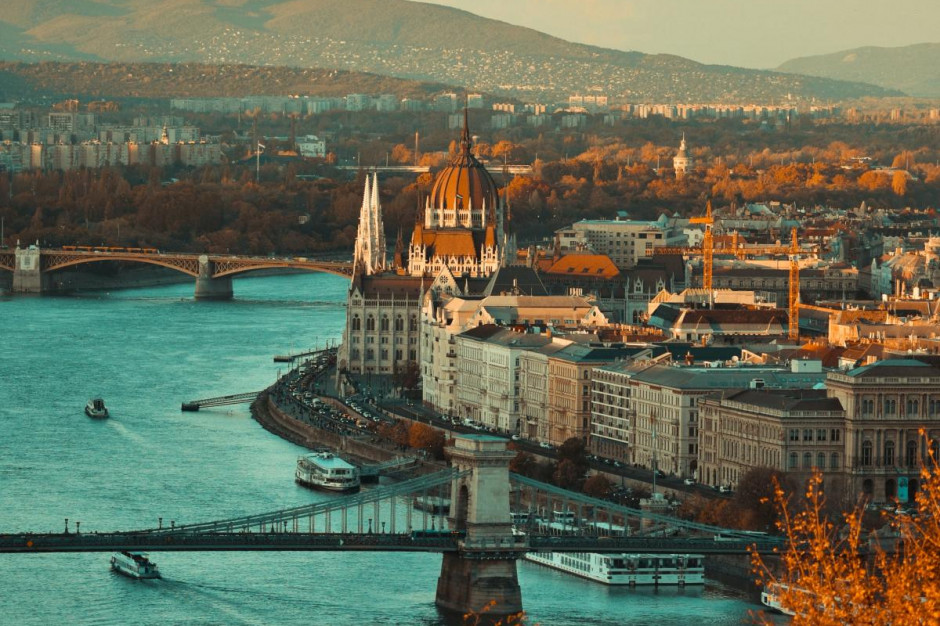 Przyjaźń polsko-węgierska /fot. Unsplash W 2019 roku odnotowano kolejny wzrost obrotów handlowych między Polską a Węgrami