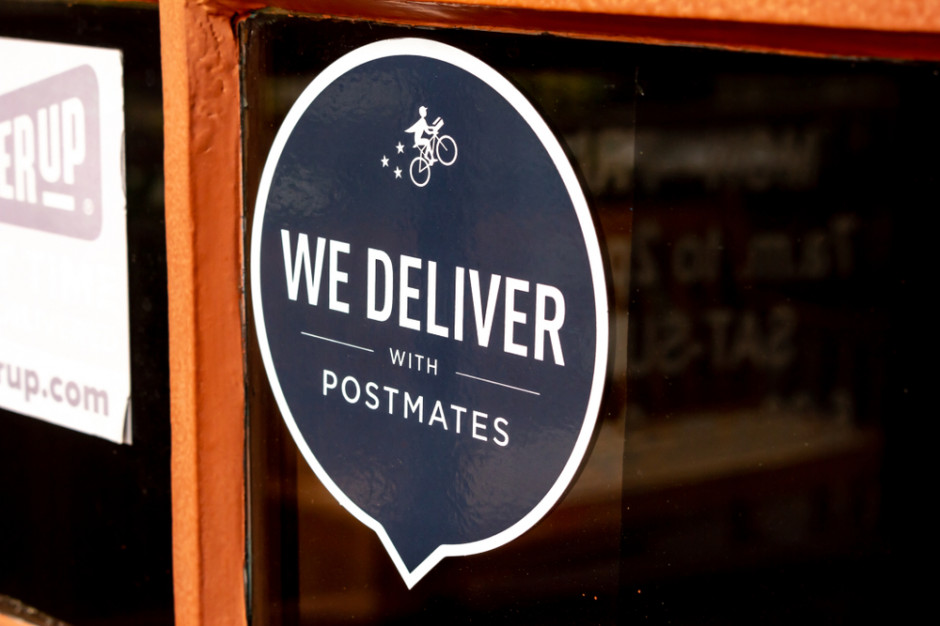 Uber zapłacił za spółkę Postmates aż 2,6 mld dolarów. fot. shutterstock Uber przejmuje dużego gracza na rynku dostaw jedzenia
