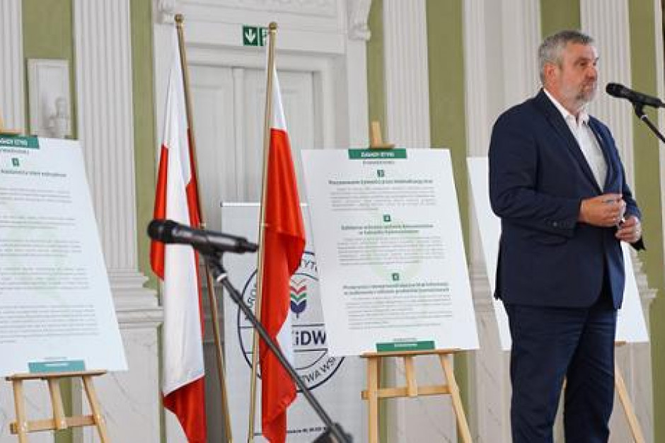 Jan Krzysztof Ardanowski: Rozproszenie rolników sprzyja wykorzystywaniu przewagi kontraktowej i oferowaniu cen poniżej kosztów produkcji. fot. mrirw Ardanowski: Rozproszenie rolników sprzyja oferowaniu cen poniżej kosztów produkcji