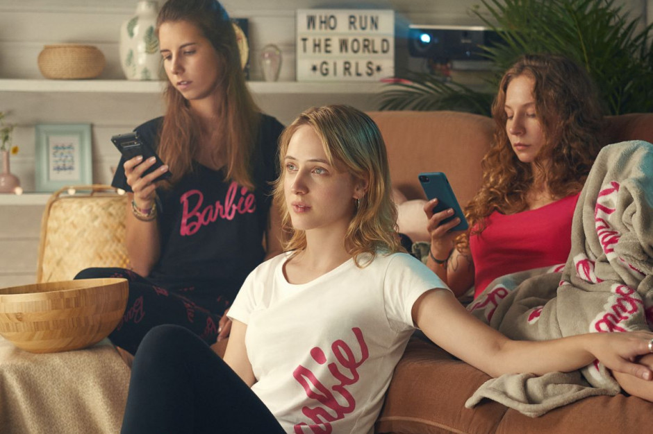 Biedronka rusza ze sprzedażą ubrań i lalek z logo Barbie, fot. materiały prasowe Biedronka rusza ze sprzedażą ubrań i lalek z logo Barbie
