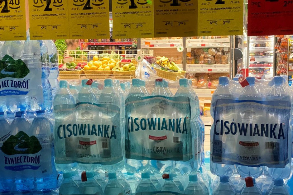 Ceny wody mineralnej wzrosły fot. materiały prasowe Woda mineralna w wakacje droższa niż rok temu. Podwyżki najbardziej odczują klienci dyskontów