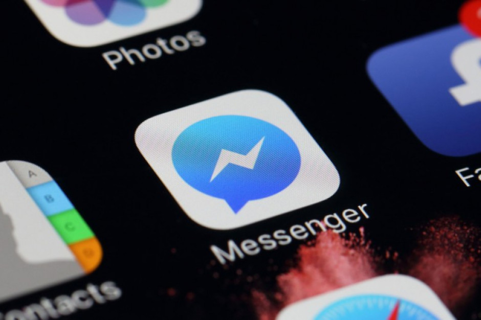 Messenger poinformował, że uruchomi wtyczkę, która umożliwi przedsiębiorcom bezpośredni kontakt także z klientami, którzy nie posiadają konta na Facebooku. fot. shutterstock Messenger umożliwi firmom kontakt z klientami, którzy nie mają konta na Facebooku
