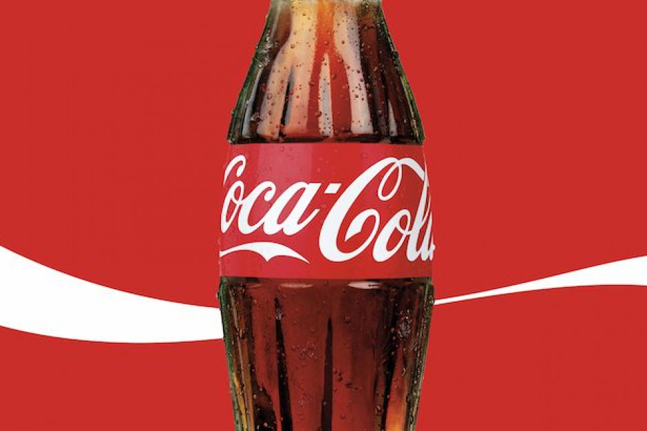Coca-Cola wspiera gastronomię i rozdaje butelki kultowego napoju w restauracjach