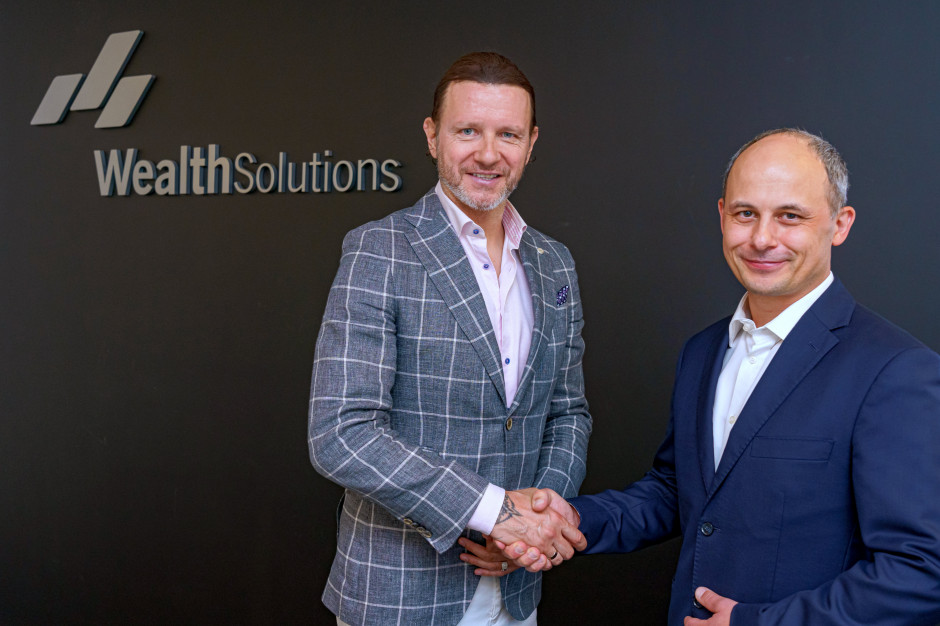 Radosław Majdan i Radosław Butryn fot. materiały prasowe Radosław Majdan i Wealth Solutions stworzą limitowaną serię whisky
