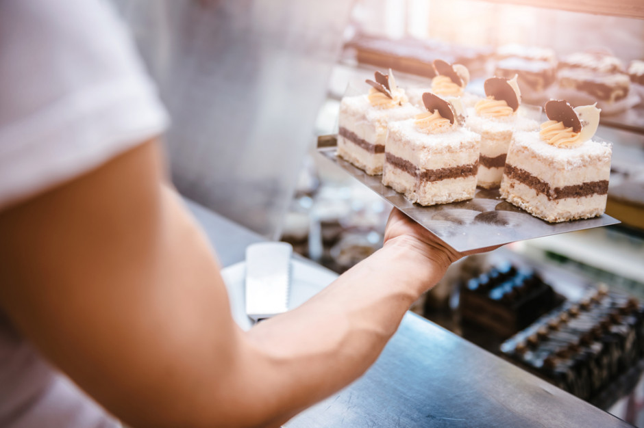 Radzymińska cukiernia nie wymaga od klientów noszenia maseczek. fot. shutterstock (zdjęcie poglądowe) Radzymin: Cukiernia nie wymaga noszenia maseczek od klientów