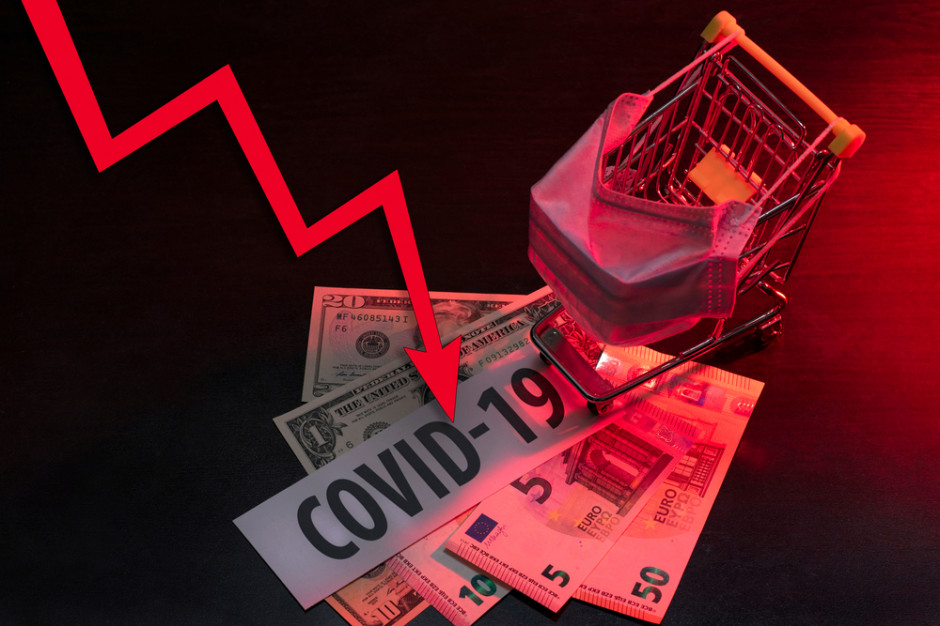 Co piąty Polak obawia się o swoją pracę i tym samym finanse. fot. Shutterstock Połowa Polaków traktuje pandemię koronawirusa poważnie i boi się też jej wpływu na gospodarkę (badanie)
