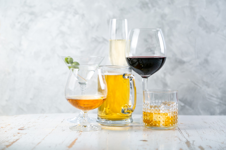Spożycie piwa spadło w 2019 r. do 97,1 litra piwa na głowę z 100,5 litra w 2018 roku. fot. Shutterstock Statystyczny Polak wypił w 2019 mniej piwa, ale więcej wina i miodów oraz napojów spirytusowych