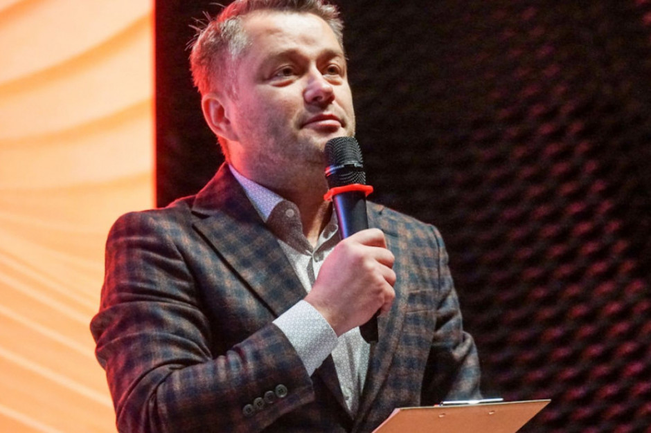 Jarosław Kuźniar: Budowanie długofalowych relacji ma ogromne znaczenie dla twórców treści online. fot. PTWP Jarosław Kuźniar na EEC2020: W marketingu online dobrze opowiedziana historia potrzebuje czasem mniejszej ekspozycji marki