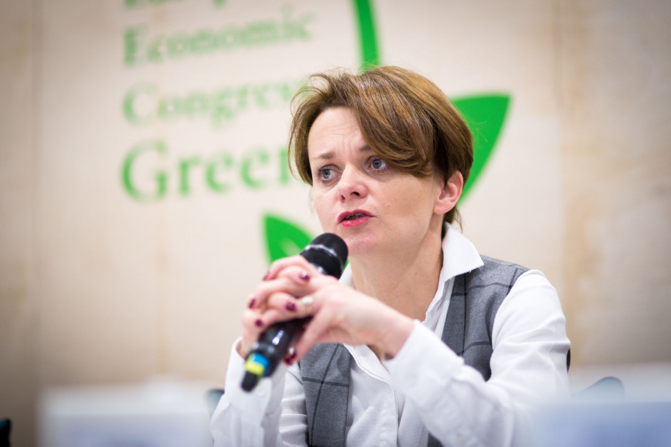 Jadwiga Emilewicz zapowiedziała stworzenie "szybkiej ścieżki" administracyjnej dla dużych inwestorów. fot. PTWP Emilewicz: Będzie szybka ścieżka dla firm, które stworzą tysiąc miejsc pracy