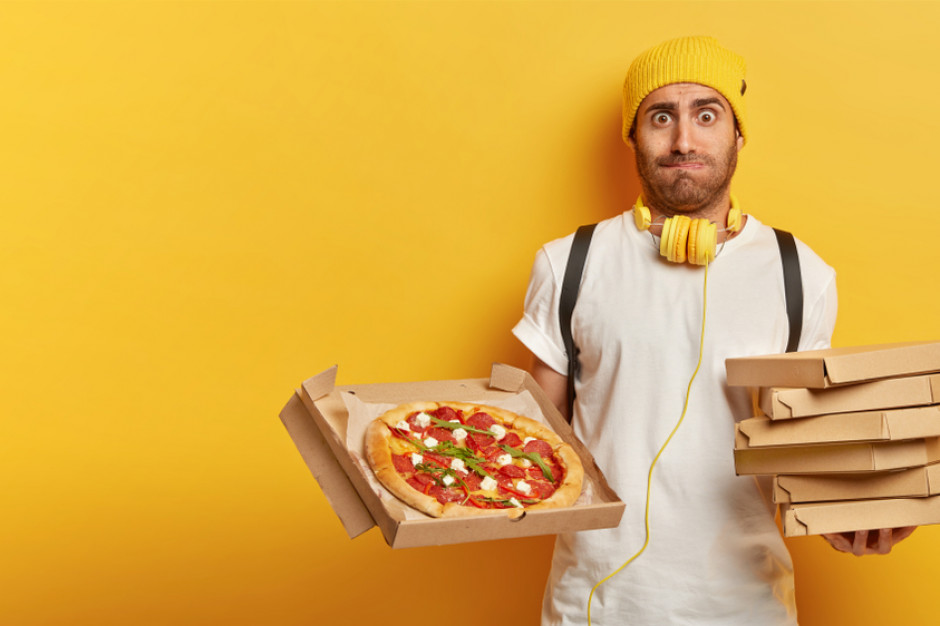 Kilka niemieckich miast rozważa dodatkowy "podatek" na jednorazowe opakowania dla żywności na wynos. fot. shutterstock Niemcy: Lokalne władze chcą wprowadzenia dodatkowej opłaty za kartony do pizzy