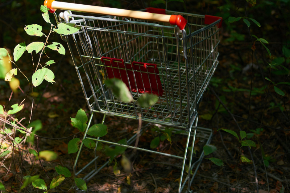 Supermarkety też zapłacą opłatę opadową; fot. unsplash.com Supermarkety zapłacą opłatę za zmniejszoną naturalną retencję