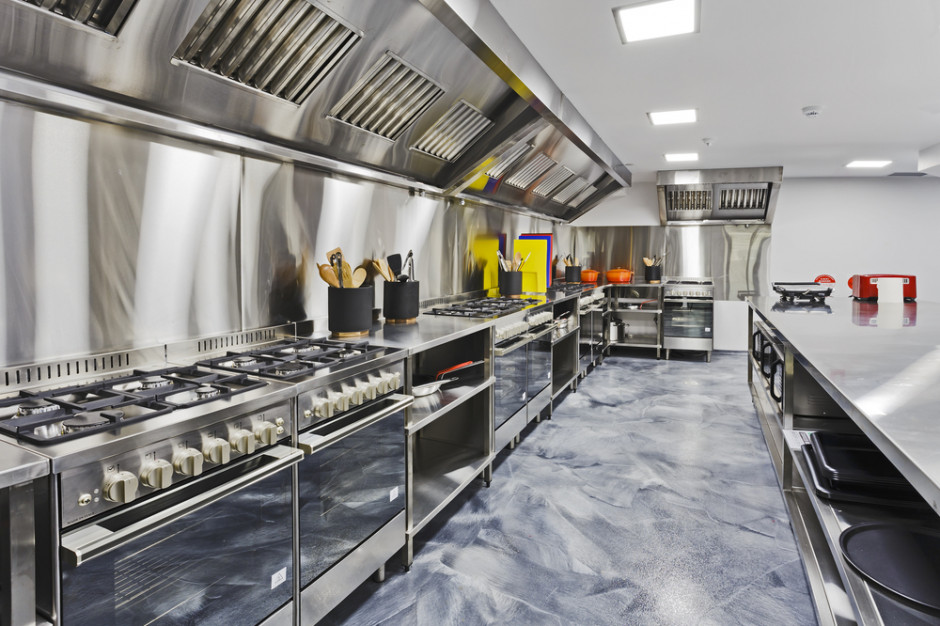 Grzejniki i cloud kitchen – restauracje w Kanadzie szykują się na zimę; fot. shutterstock Grzejniki i cloud kitchen – restauracje w Kanadzie szykują się na zimę
