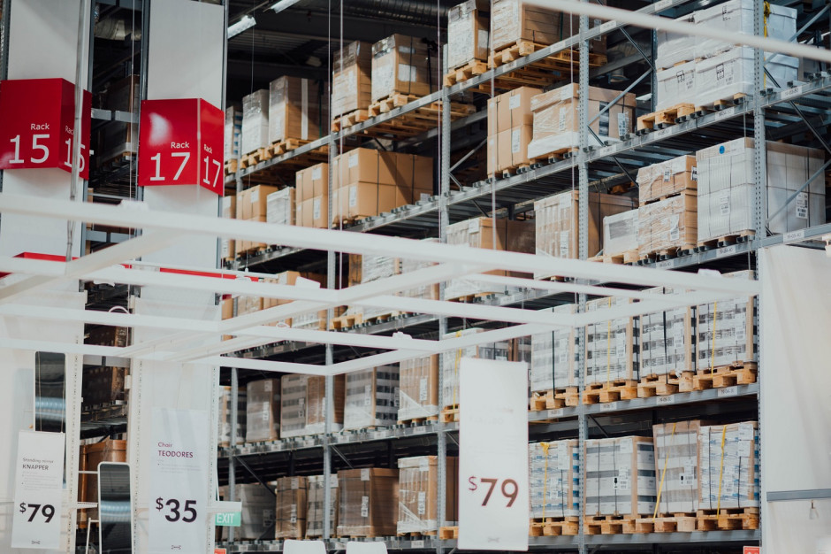 fot. unsplash.com Technologia RFID wypiera kody kreskowe w centrach logistycznych