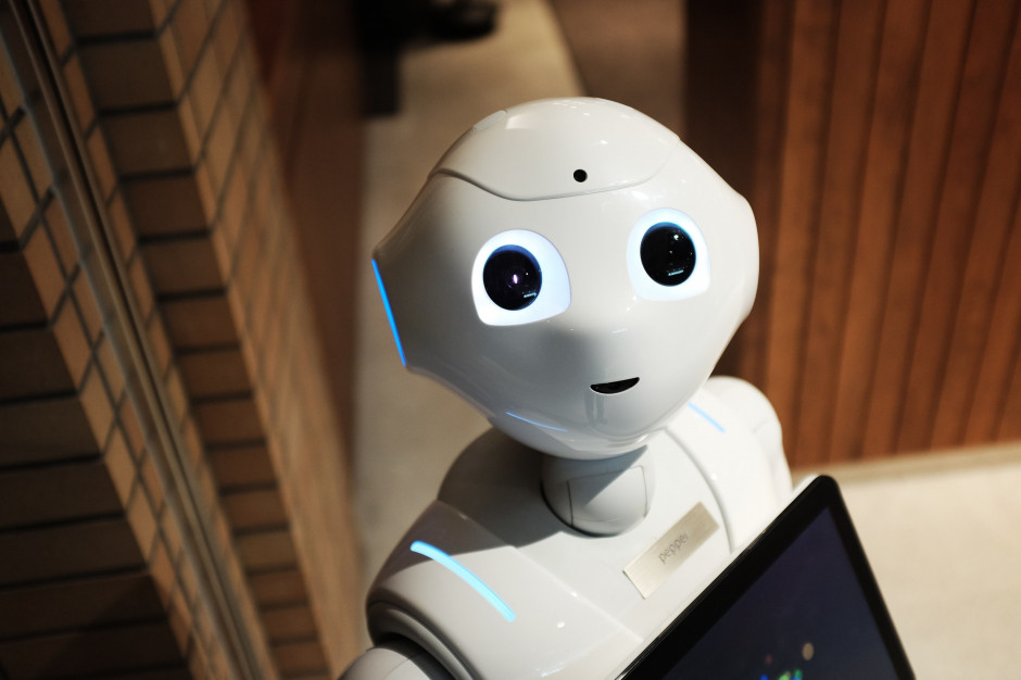 Roboty pojawiają się coraz częściej nie tylko na halach produkcyjnych; fot. unsplash.com Prof. SGH: pandemia przyspieszyła robotyzację; skutki tego odczujemy za kilka lat