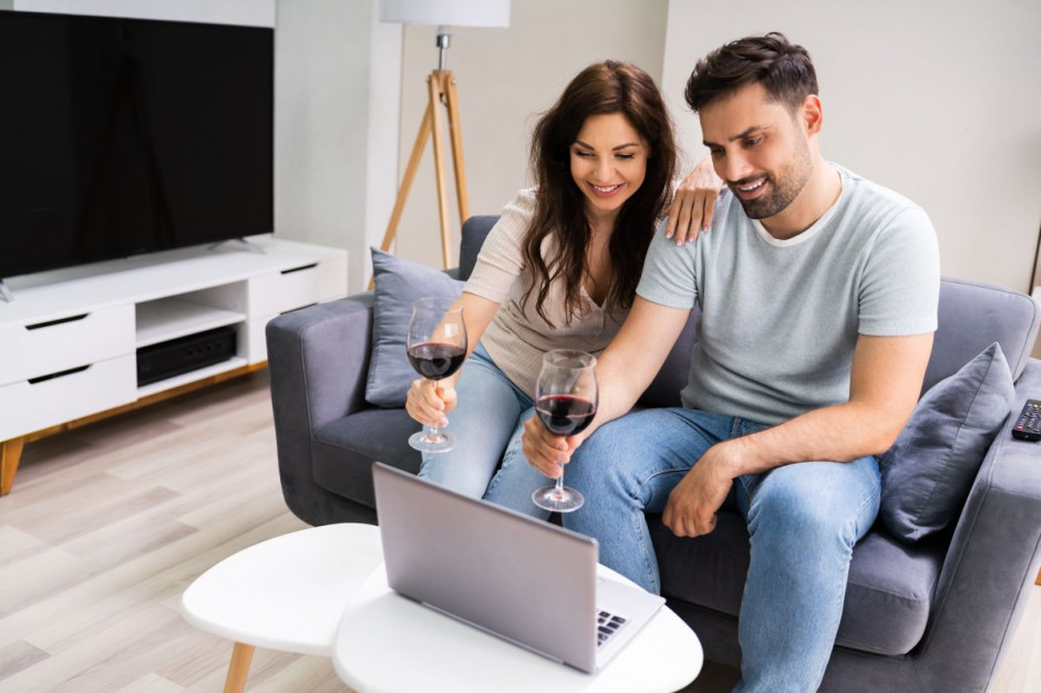 W roku 2019/2020 (zakończonym w czerwcu 2020 r.) Polacy wydali na zakup wina 3,41 mld zł, czyli o 7,8 proc. więcej niż rok wcześniej. fot. Shutterstock Polski rynek wina obronił się przed COVID-19 i nadal się nie podda