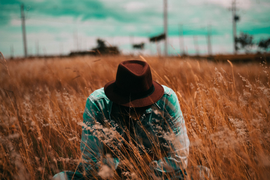 Coraz mniej osób mieszkających na wsi zatrudnionych jest w rolnictwie; fot. unsplash.com Coraz mniej mieszkańców wsi żyje z rolnictwa