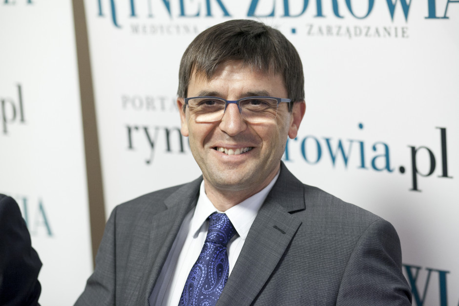 Dr hab. Ernest Kuchar ostrzega, że następne tygodnie mogą jeszcze pogorszyć sytuację pandemiczną w kraju. fot. PTWP Lekarz o epidemii: To ostatni dzwonek na zmianę naszych zachowań