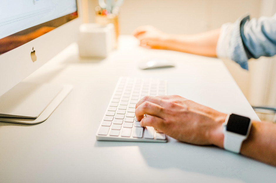Zaledwie 13 proc. internautów nie kupuje w sieci; fot. unsplash.com Obecnie zaledwie 13 proc. internautów nie kupuje w sieci