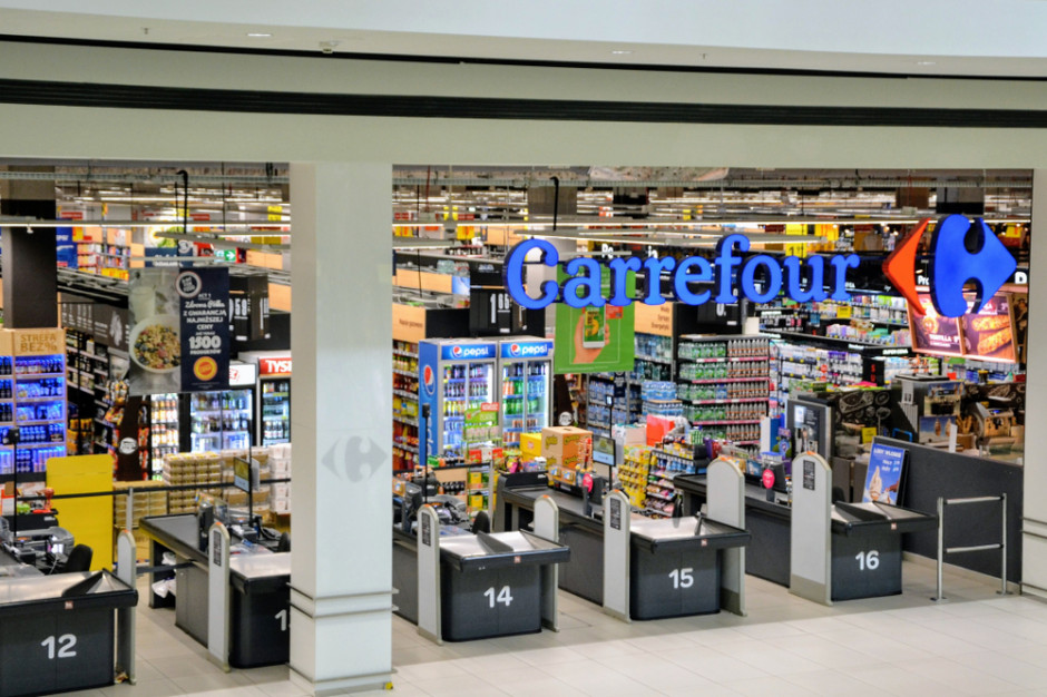 Dlaczego Carrefour chce zwolnić pracowników, a potem się z tego wycofuje? Fot. shutterstock Dlaczego Carrefour chce zwolnić pracowników, a potem się z tego wycofuje?